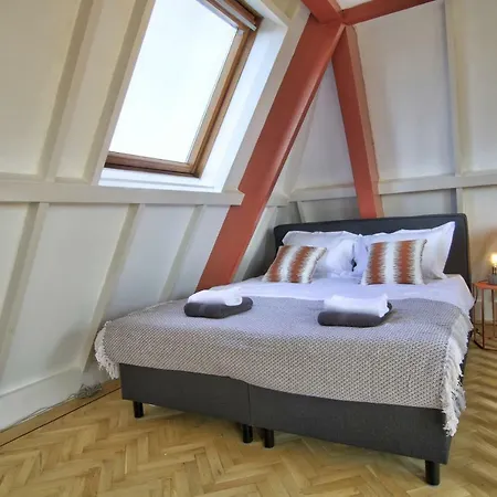 Rooftop Near Amsterdam Castle Homestay